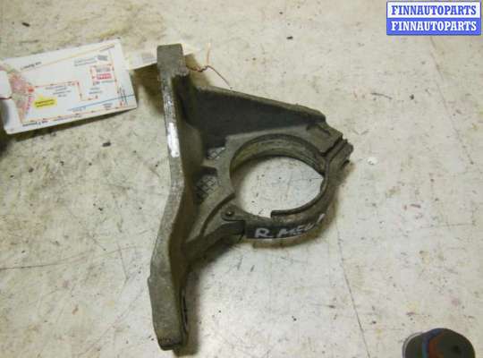купить Кронштейн полуоси на Renault Megane Megane II 2002-2006