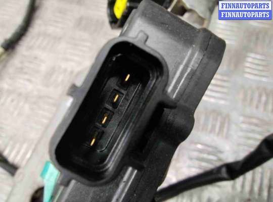 Замок боковой двери на Chrysler Voyager IV (RG)