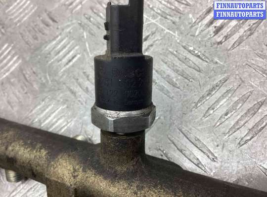 Рампа (рейка) топливная на Peugeot 406