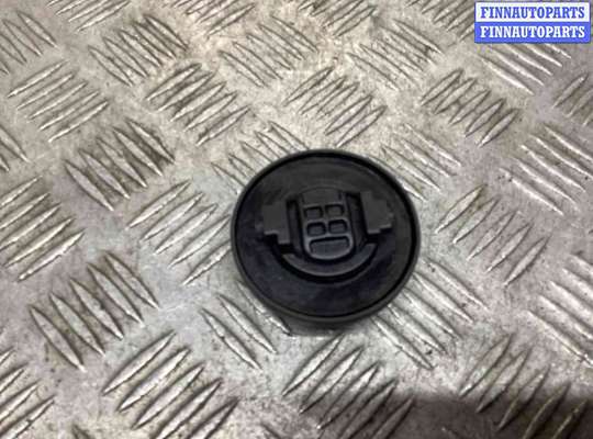 Крышка (пробка) маслозаливная на Volkswagen Passat B4 (3A)