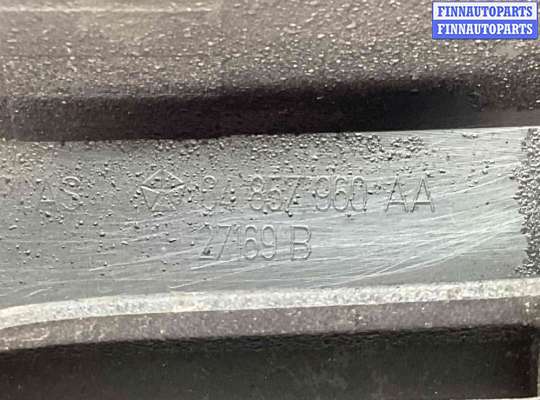 купить Решетка радиатора на Chrysler Voyager Voyager IV (RG) 2001-2008