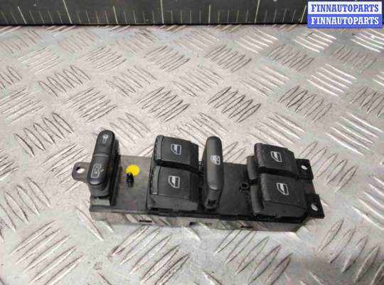Блок управления стеклоподъёмниками на Volkswagen Golf IV (1J)