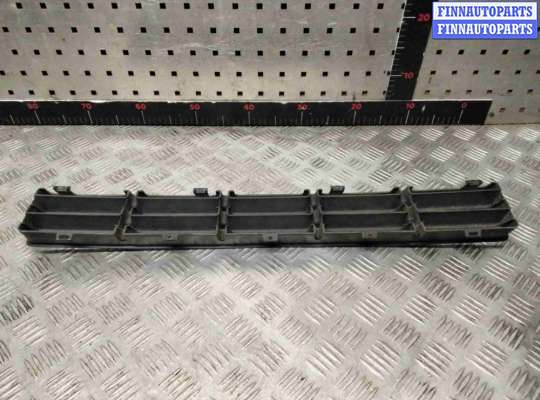 купить Заглушка (решетка) в бампер передний на Volkswagen Golf Golf IV (1J) 1997-2004