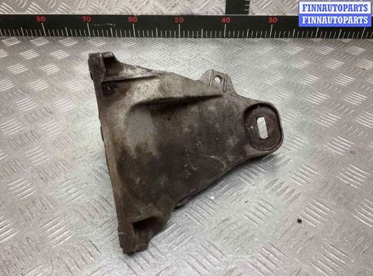 Купить Кронштейн двигателя на Audi 80 80 B4 (8C) 1991-1995 Кронштейн двигателя AU1748032 на Audi 80 80 B4 (8C) 1991-1995