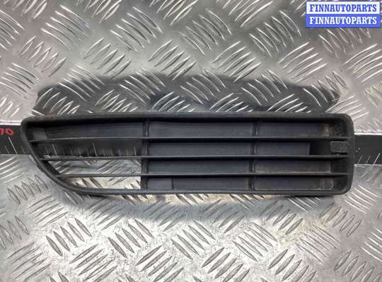 купить Заглушка (решетка) в бампер передний на Audi A4 A4 B5 (8D) 1994-1999