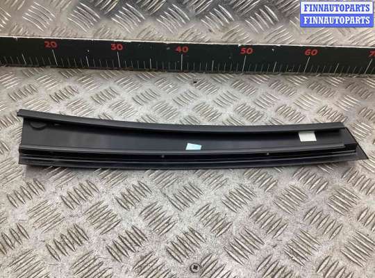 купить Накладка двери задней правой на Volvo V50 (MW) 2003-2007