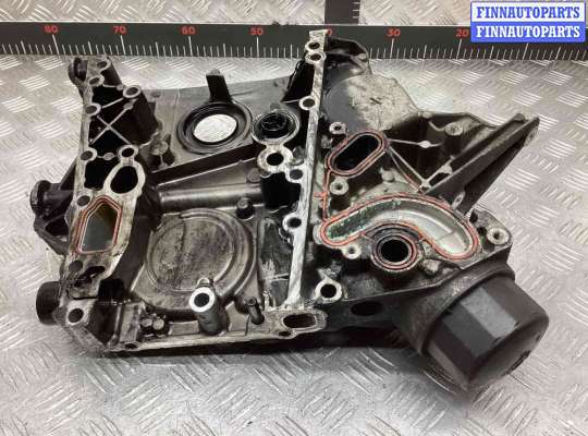 Крышка двигателя боковая на Mercedes-Benz C (W203)