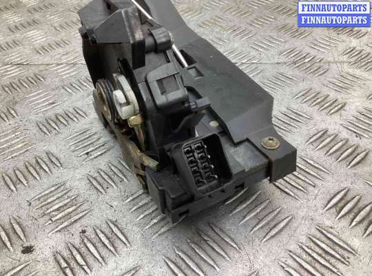 Замок боковой двери на Ford Focus I