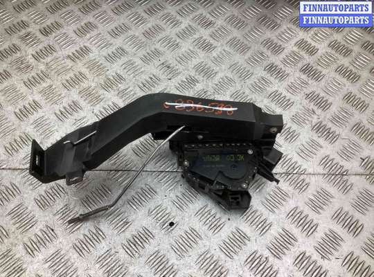 Замок боковой двери на Ford Focus I
