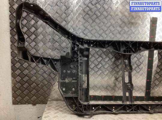 Панель передняя (телевизор) на Kia Carens II (UN)