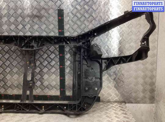 Панель передняя (телевизор) на Kia Carens II (UN)