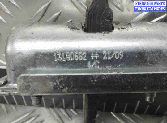 Ограничитель двери на Opel Corsa D