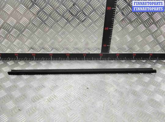 купить Молдинг стекла двери передней правой наружный на Volkswagen Caddy Caddy II (9K) 1995-2003