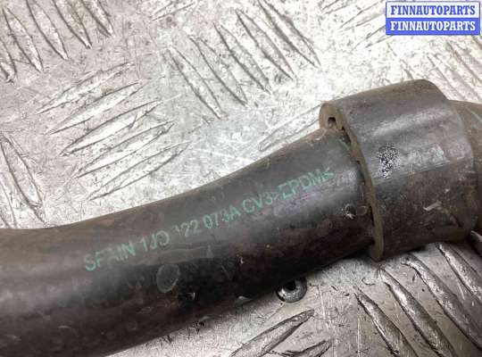 купить Патрубок отопителя (печки) на Volkswagen Golf Golf IV (1J) 1997-2004