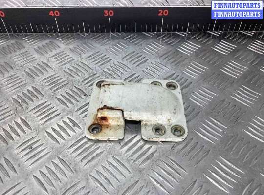 Петля двери