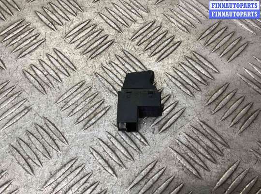 купить Кнопка открытия багажника на Volkswagen Passat Passat B5+ (3B) 2000-2005 рестайлинг