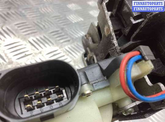 Замок боковой двери на Volkswagen Passat B5+ (3B, GP)