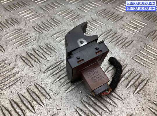 купить Блок управления стеклоподъемниками на Volkswagen Golf Golf V (1K) 2004-2009