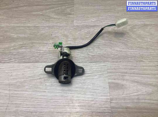 Личинка крышки багажника на Mazda 323 (BA) 323C/ 323F/ 323S/ 323P 