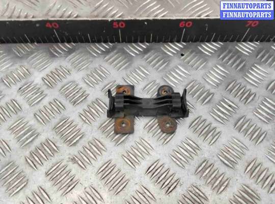 Кронштейн крепления бампера переднего AU1554894 на Audi 100 100 C3 1982-1991