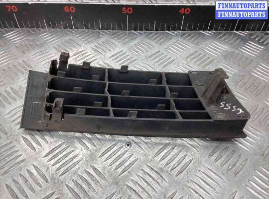 купить Заглушка (решетка) в бампер передний на Audi A4 A4 B5 (8D) 1994-1999