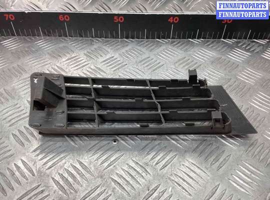 купить Заглушка (решетка) в бампер передний на Audi A4 A4 B5 (8D) 1994-1999