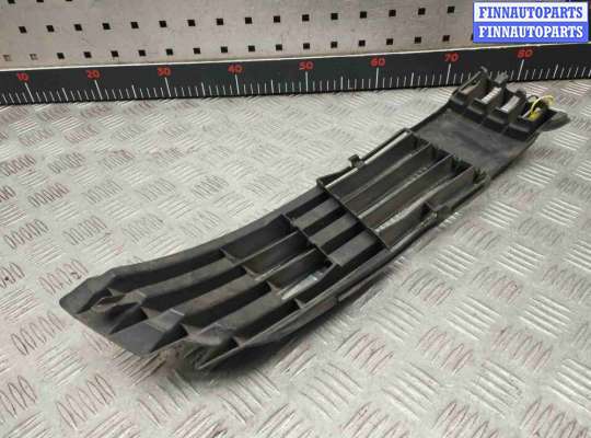 купить Заглушка (решетка) в бампер передний на Volkswagen Passat Passat B5+ (3B) 2000-2005 рестайлинг