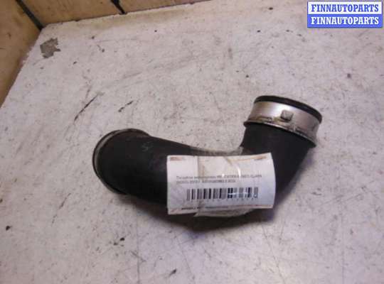 Патрубок интеркулера MB899426 на Mercedes C (W203) 2000-2007