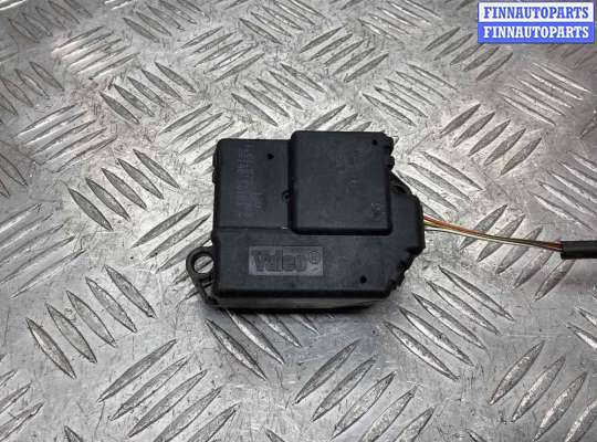 Моторчик заслонки печки на Renault Megane I