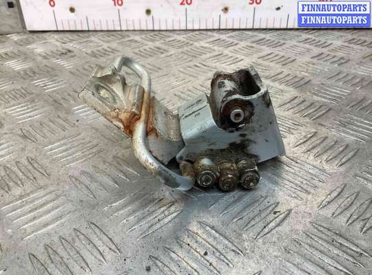 купить Петля двери передней левой на Volkswagen Passat Passat B5+ (3B) 2000-2005 рестайлинг