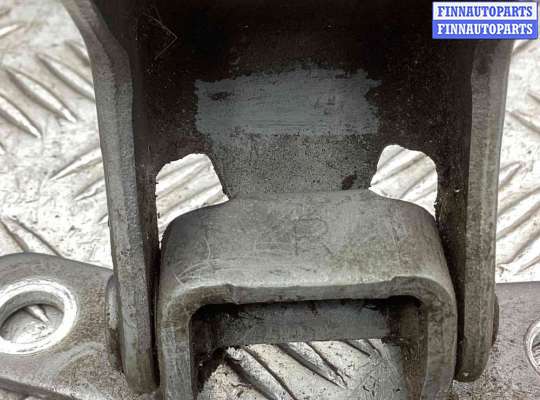 купить Петля двери передней правой на Mazda 3 3 I (BK) 2003-2009