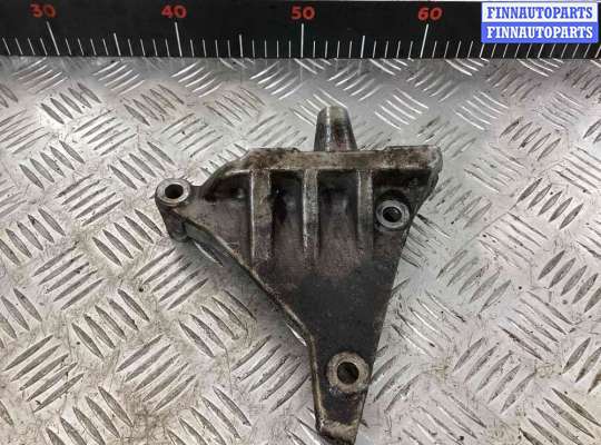 Кронштейн ДВС (лапа) на Nissan Primera (P11) 