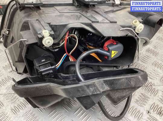 Фара передняя на Audi A6 (C5)