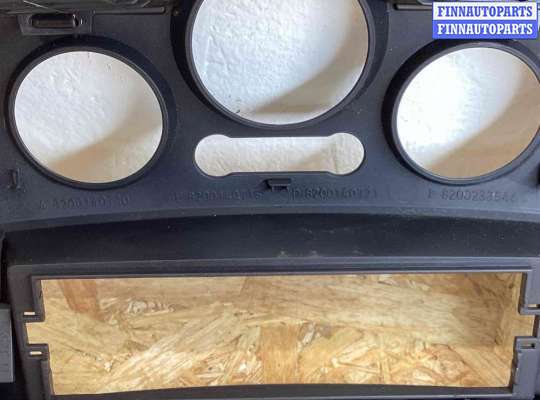 купить Накладка декоративная центральной консоли на Renault Scenic Scenic II (JM) 2003-2006