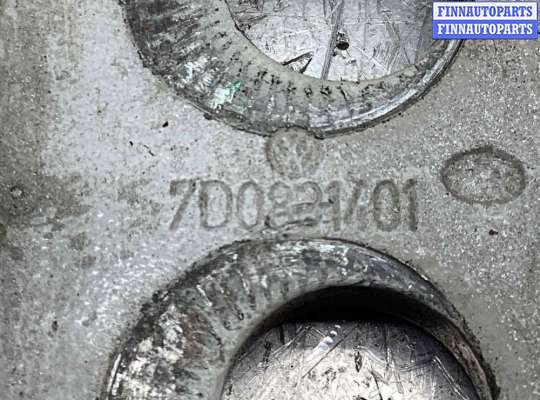 купить Петля двери передней левой на Volkswagen Transporter Transporter T4 (7D) 1997-2003 рестайлинг