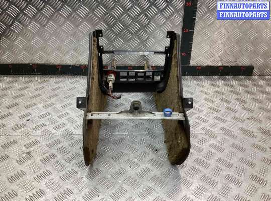 купить Консоль салона (кулисная часть) на Audi 100 100 C3 1982-1991