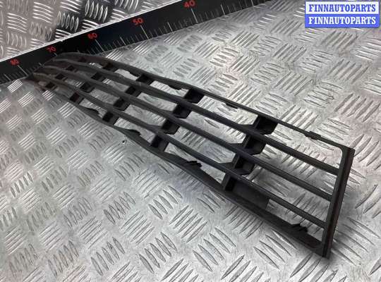 купить Заглушка (решетка) в бампер передний на Audi A4 A4 B5 (8D) 1994-1999