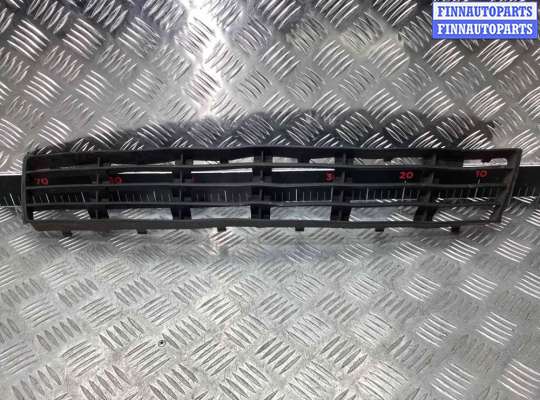 купить Заглушка (решетка) в бампер передний на Audi A4 A4 B5 (8D) 1994-1999