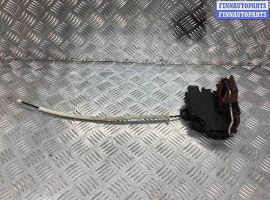 Замок боковой двери на Audi A6 (C5)