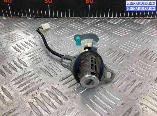 Купить Личинка замка багажника на Mazda Premacy Premacy I (CP) 1999-2005 Личинка замка багажника MZ658100 на Mazda Premacy Premacy I (CP) 1999-2005