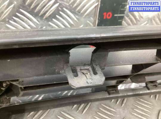 купить Решетка радиатора на Volkswagen Passat Passat B4 (3A) 1993-1997