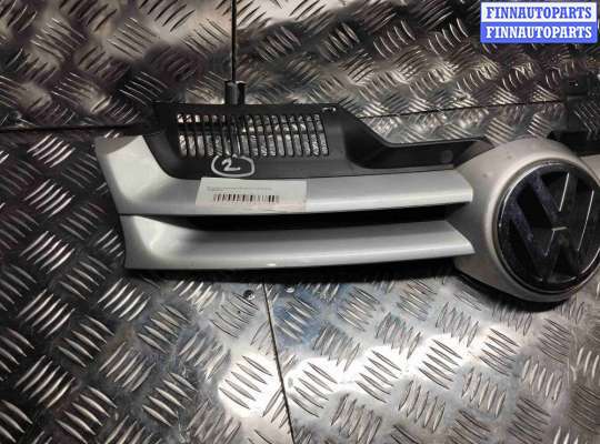 купить Решетка радиатора на Volkswagen Golf Golf V (1K) 2004-2009