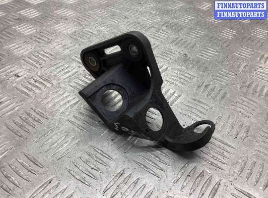 купить Кронштейн крепления троса КПП на Volkswagen Caddy Caddy III (2K) 2004-2010