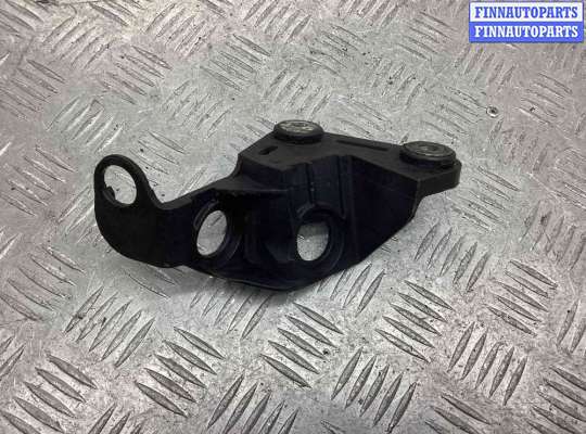 купить Кронштейн крепления троса КПП на Volkswagen Caddy Caddy III (2K) 2004-2010