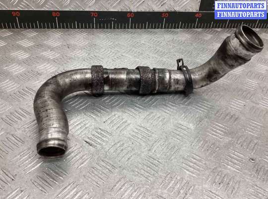 Патрубок интеркулера VG2741058 на Volkswagen Passat Passat B4 (3A) 1993-1997