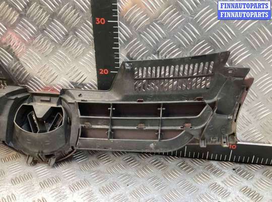 купить Решетка радиатора на Volkswagen Golf Golf V (1K) 2004-2009