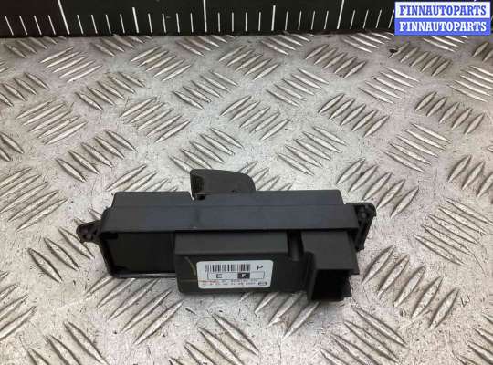 купить Кнопка стеклоподъемника переднего правого на Mazda 3 3 I (BK) 2003-2009