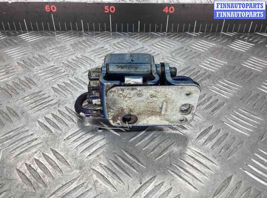 Петля двери на Volkswagen Passat B5+ (3B, GP)