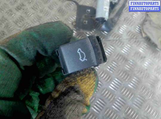 купить Кнопка открытия багажника на Volkswagen Passat Passat B5+ (3B) 2000-2005 рестайлинг