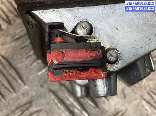 купить Кнопка открытия багажника на Volkswagen Golf Golf IV (1J) 1997-2004